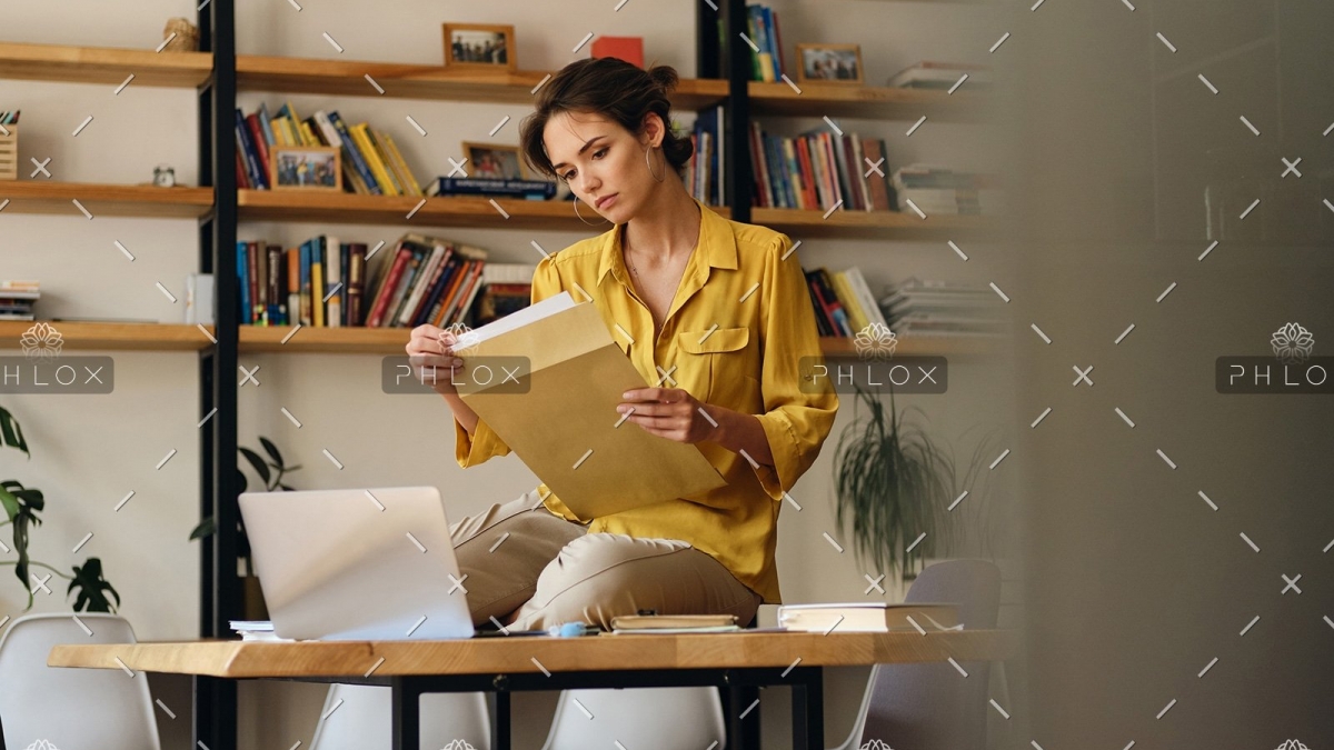 demo-attachment-468-beautiful-woman-in-shirt-sitting-on-desk-with-LE96BAG